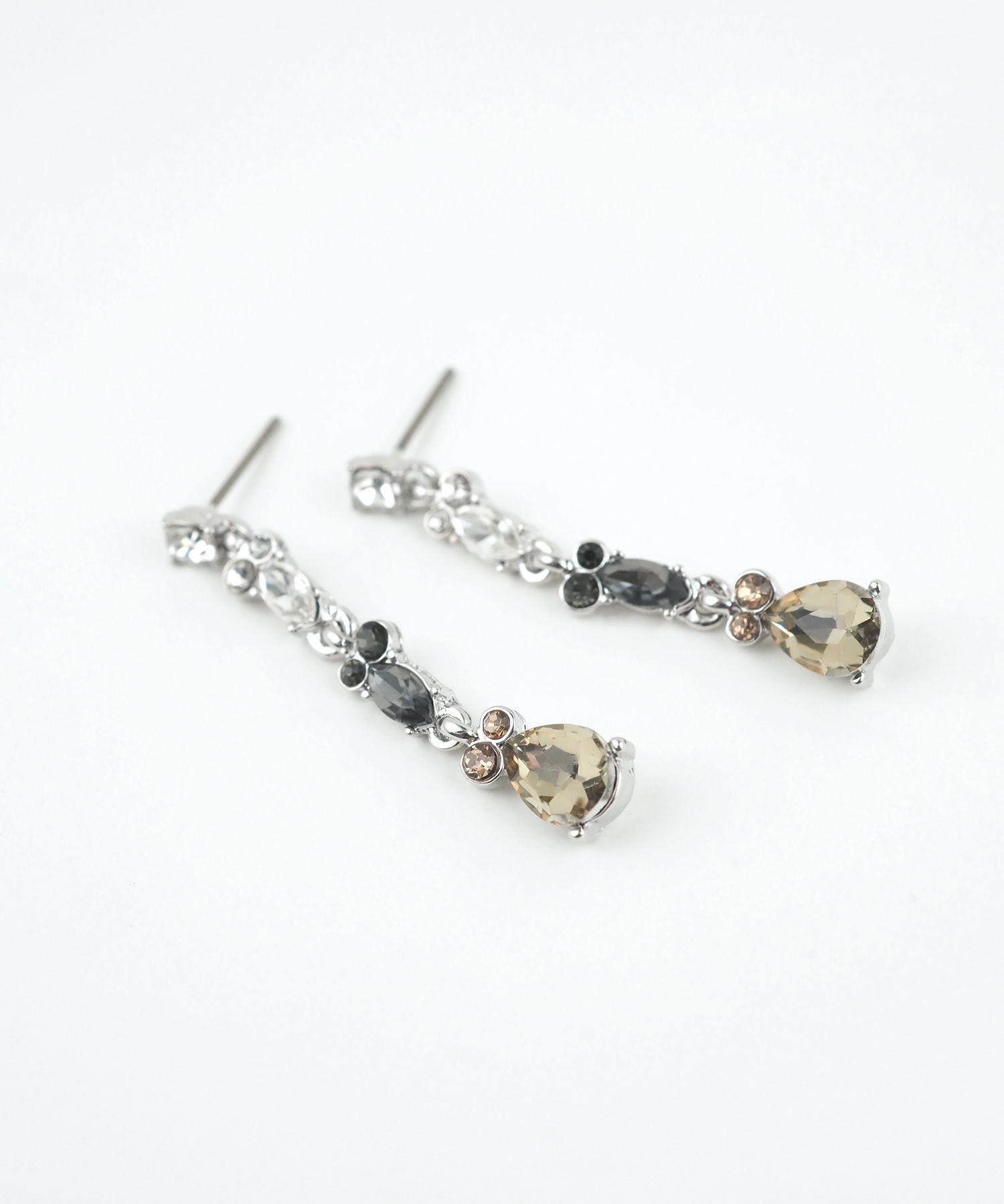 ドロップモチーフブラックストーンロングチタンポストピアス