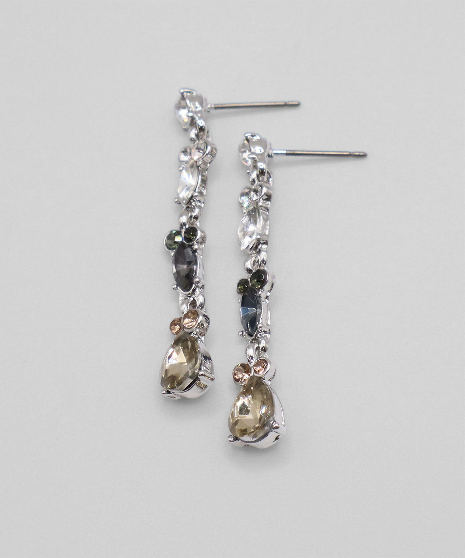 ドロップモチーフブラックストーンロングチタンポストピアス