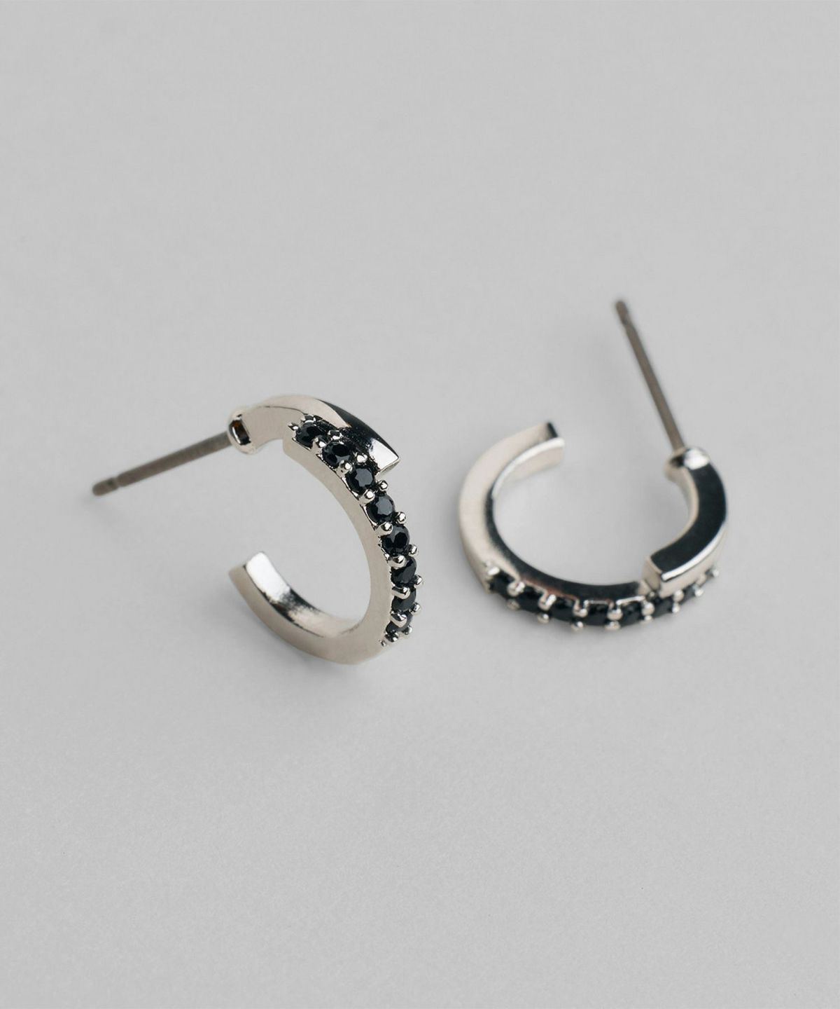 ストーンラインフープチタンポストピアス