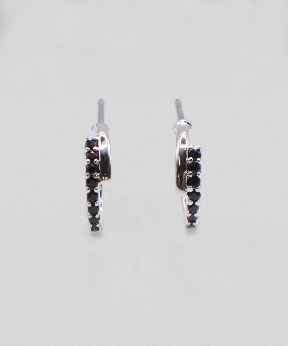 ストーンラインフープチタンポストピアス