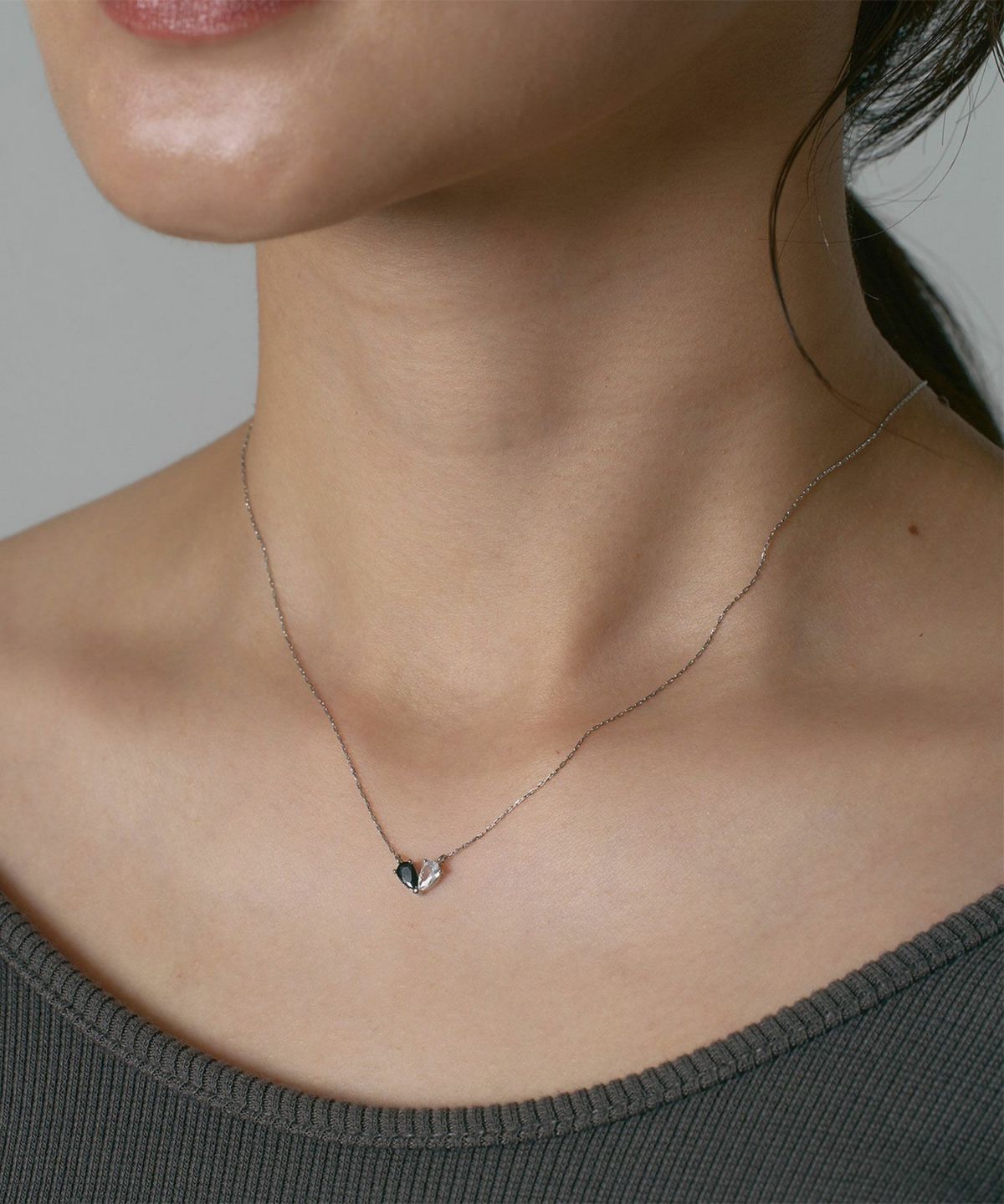 ブラッククリアストーンハートモチーフネックレス