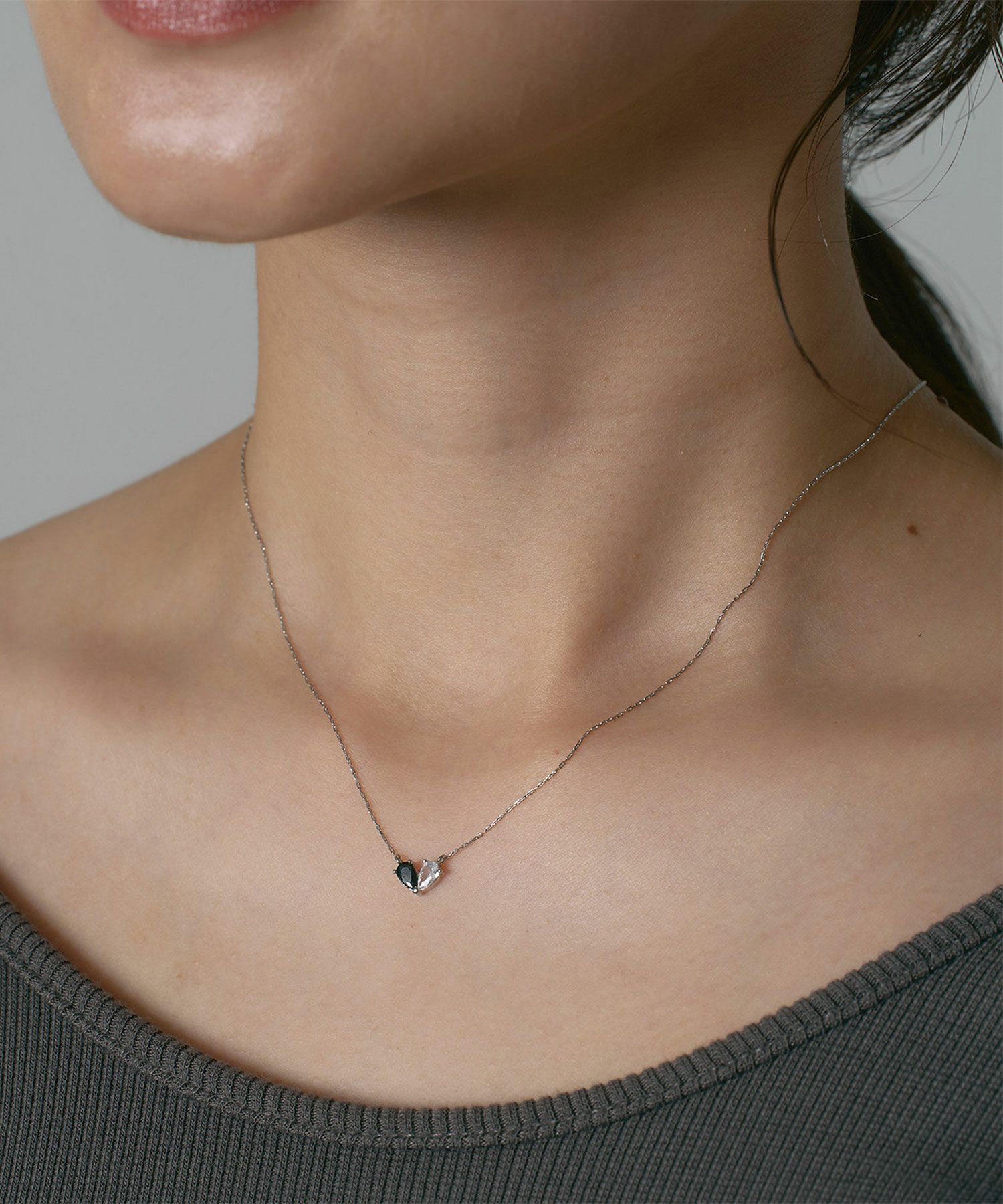 ブラッククリアストーンハートモチーフネックレス