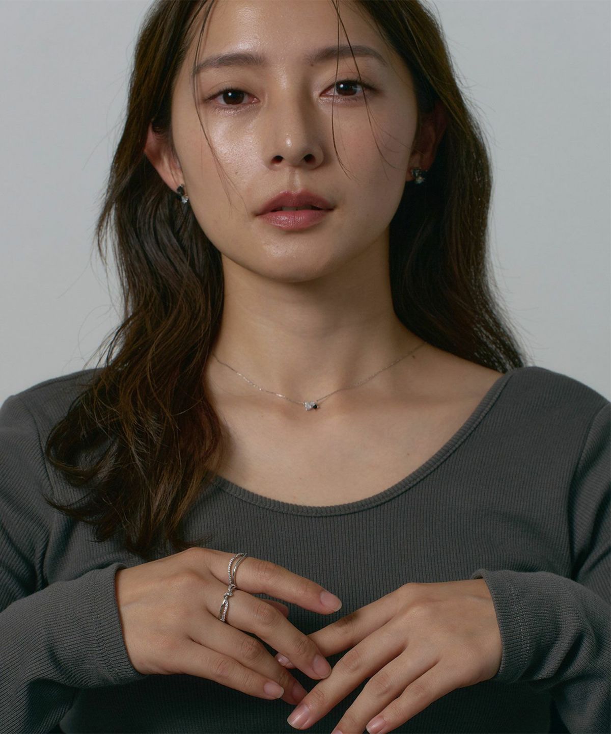 ブラックホワイトトリオストーンネックレス