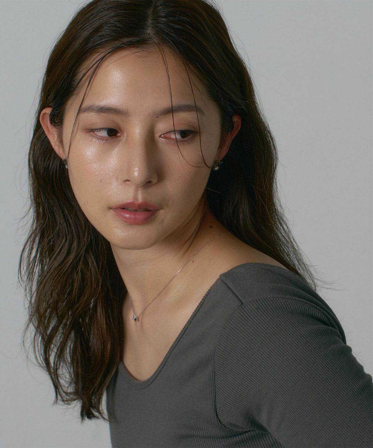 ブラックホワイトトリオストーンネックレス