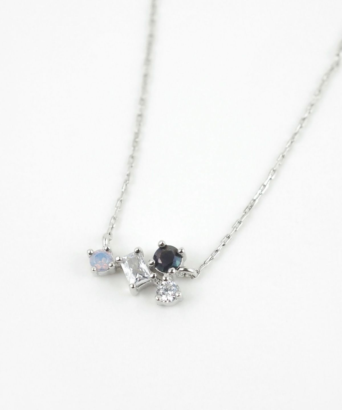 ブラックホワイトミックスストーンネックレス