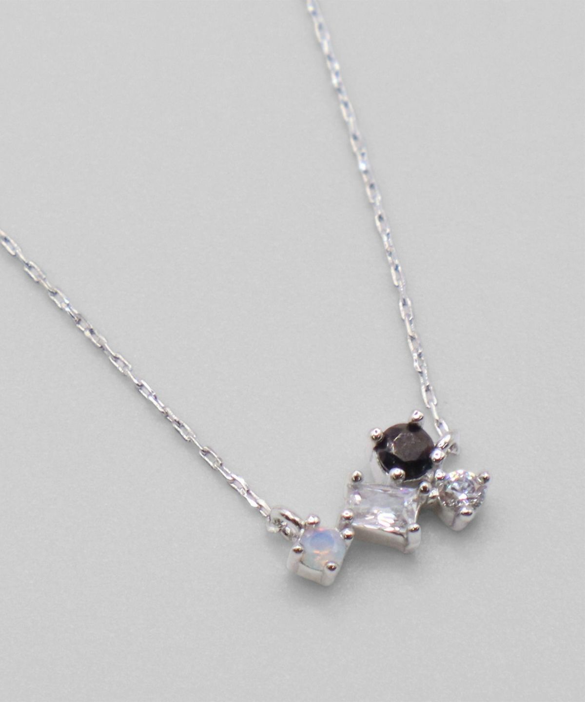 ブラックホワイトミックスストーンネックレス