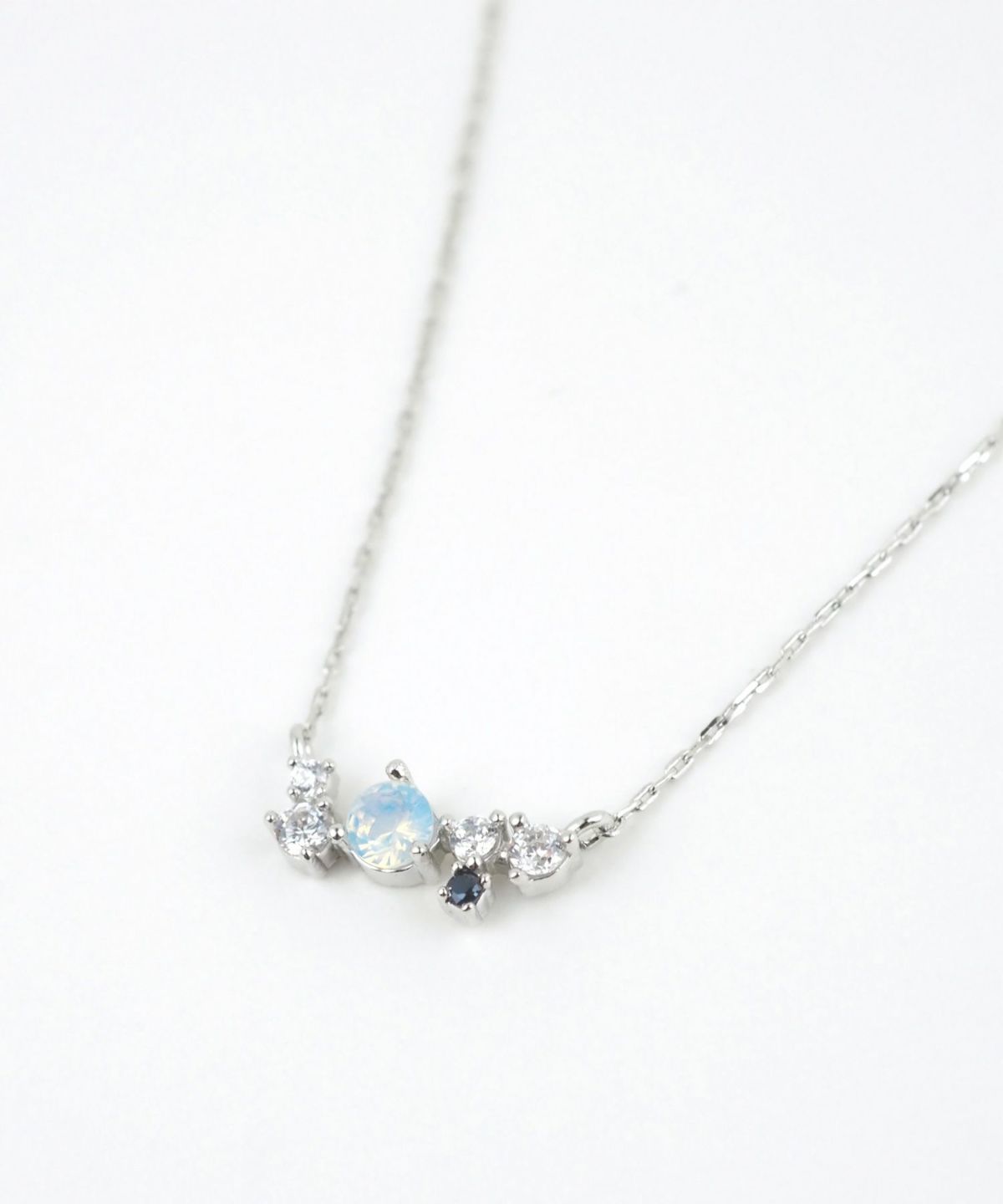 ホワイトラウンドストーンミックスラインネックレス