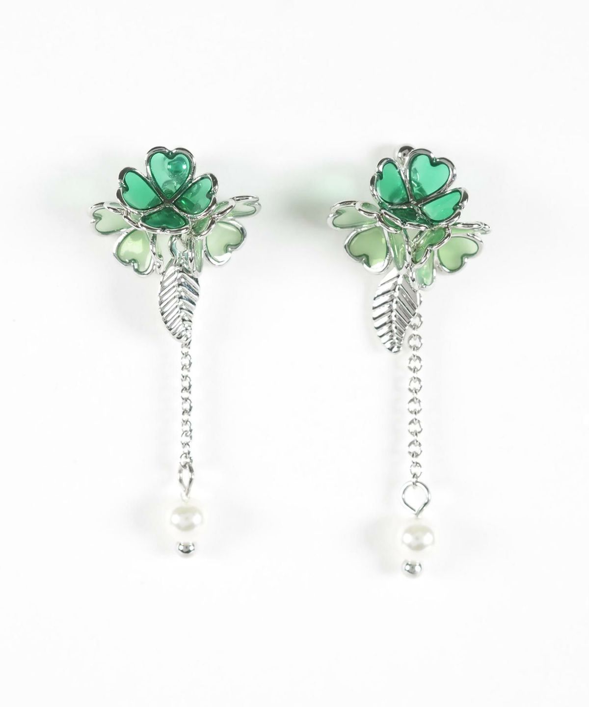 クローバーチェーンチタンポストピアス