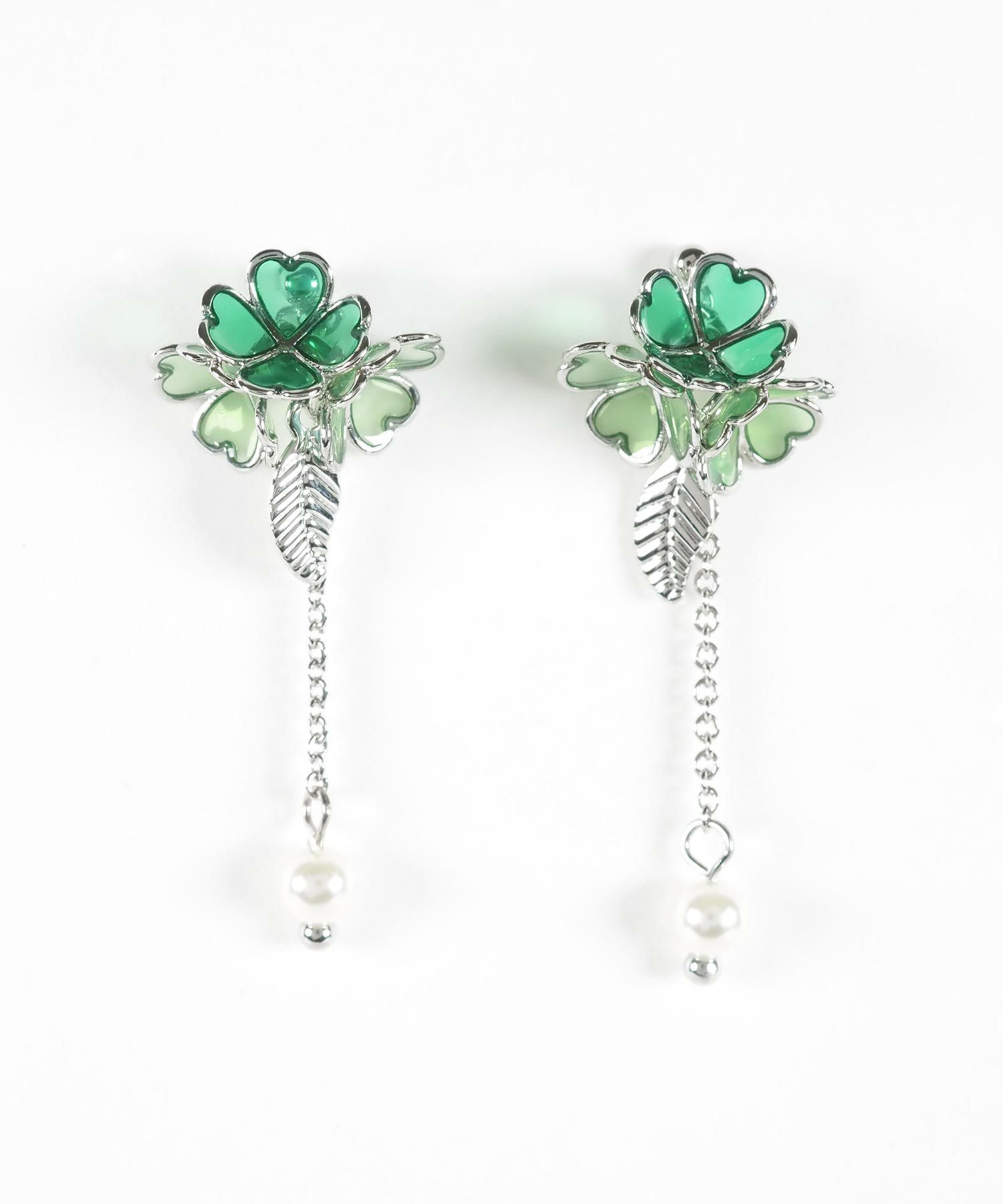 クローバーチェーンチタンポストピアス