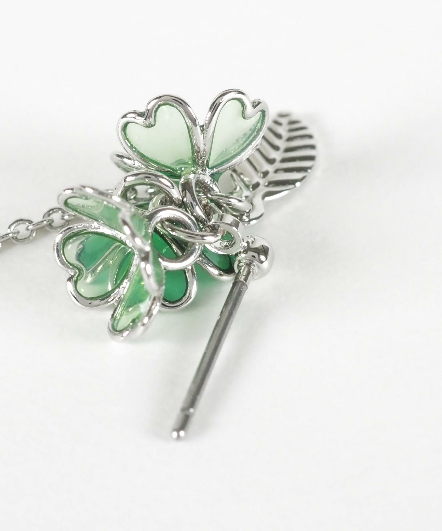 クローバーチェーンチタンポストピアス