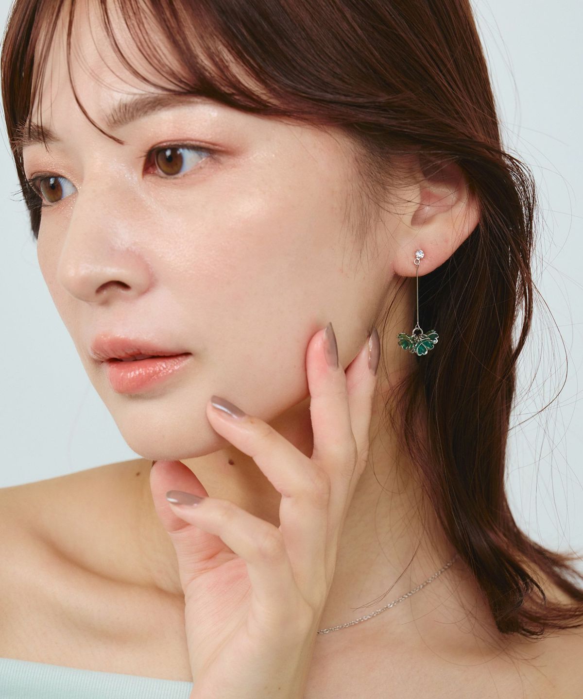 クローバーブーケチタンポストピアス