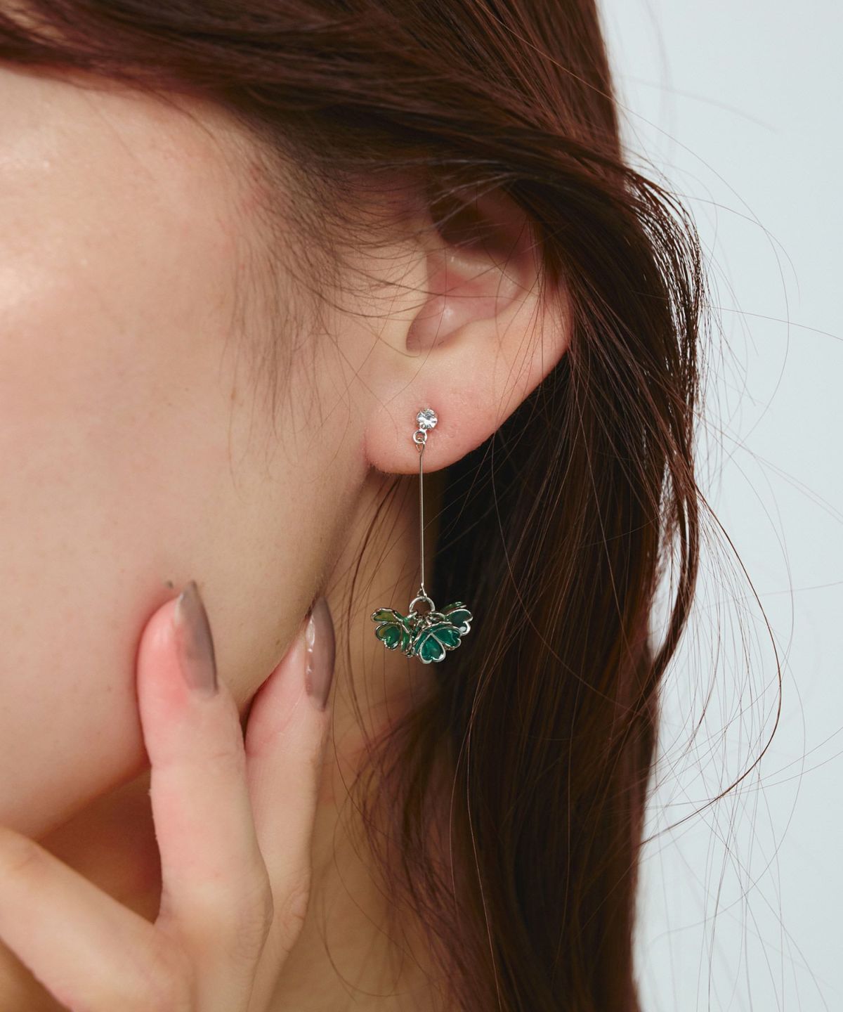 クローバーブーケチタンポストピアス