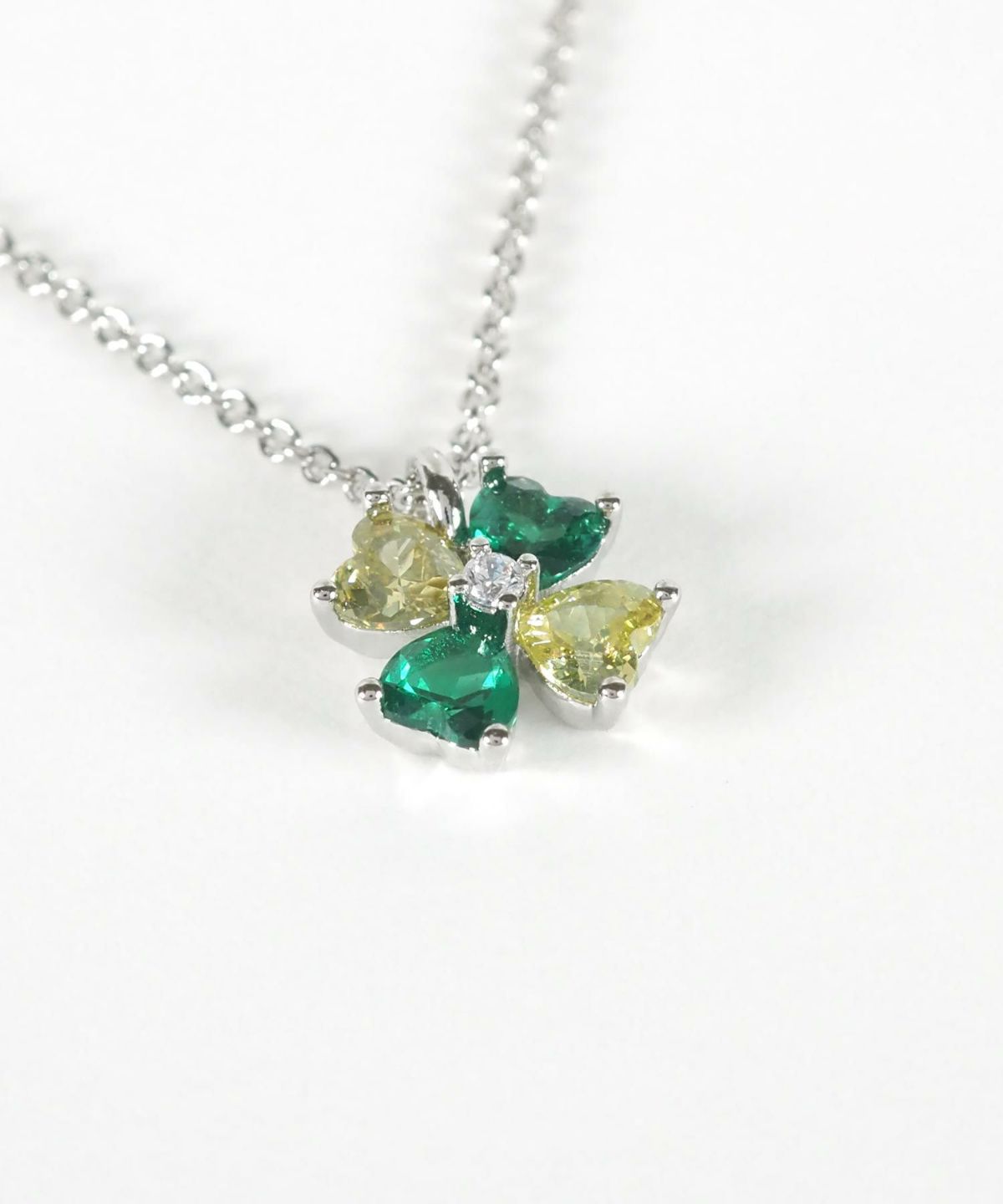 クローバービジューペンダント