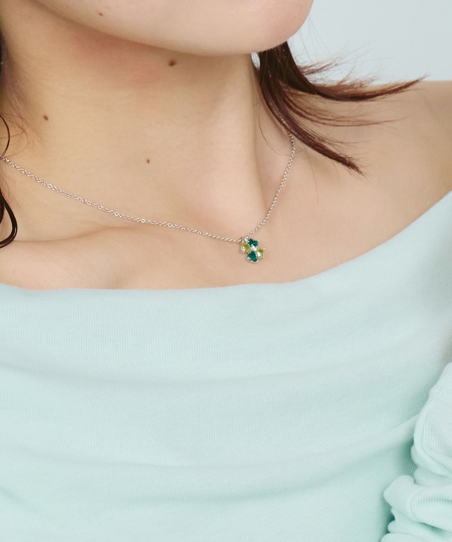 クローバービジューペンダント