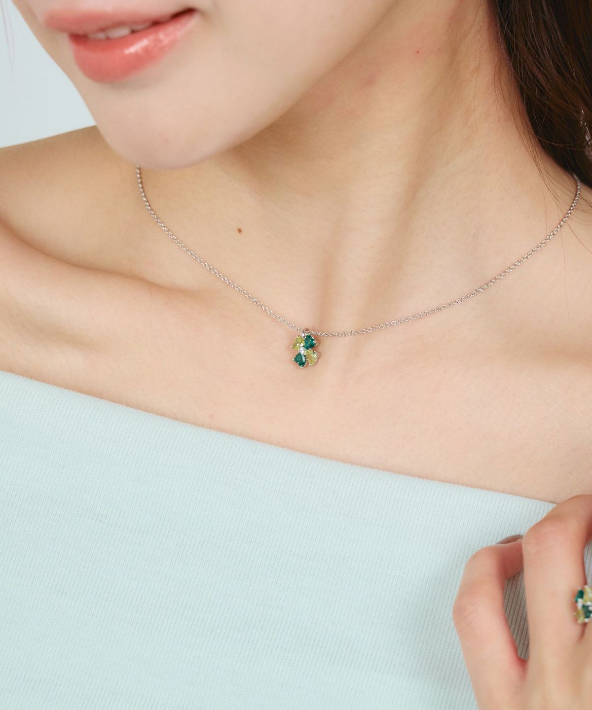 クローバービジューペンダント