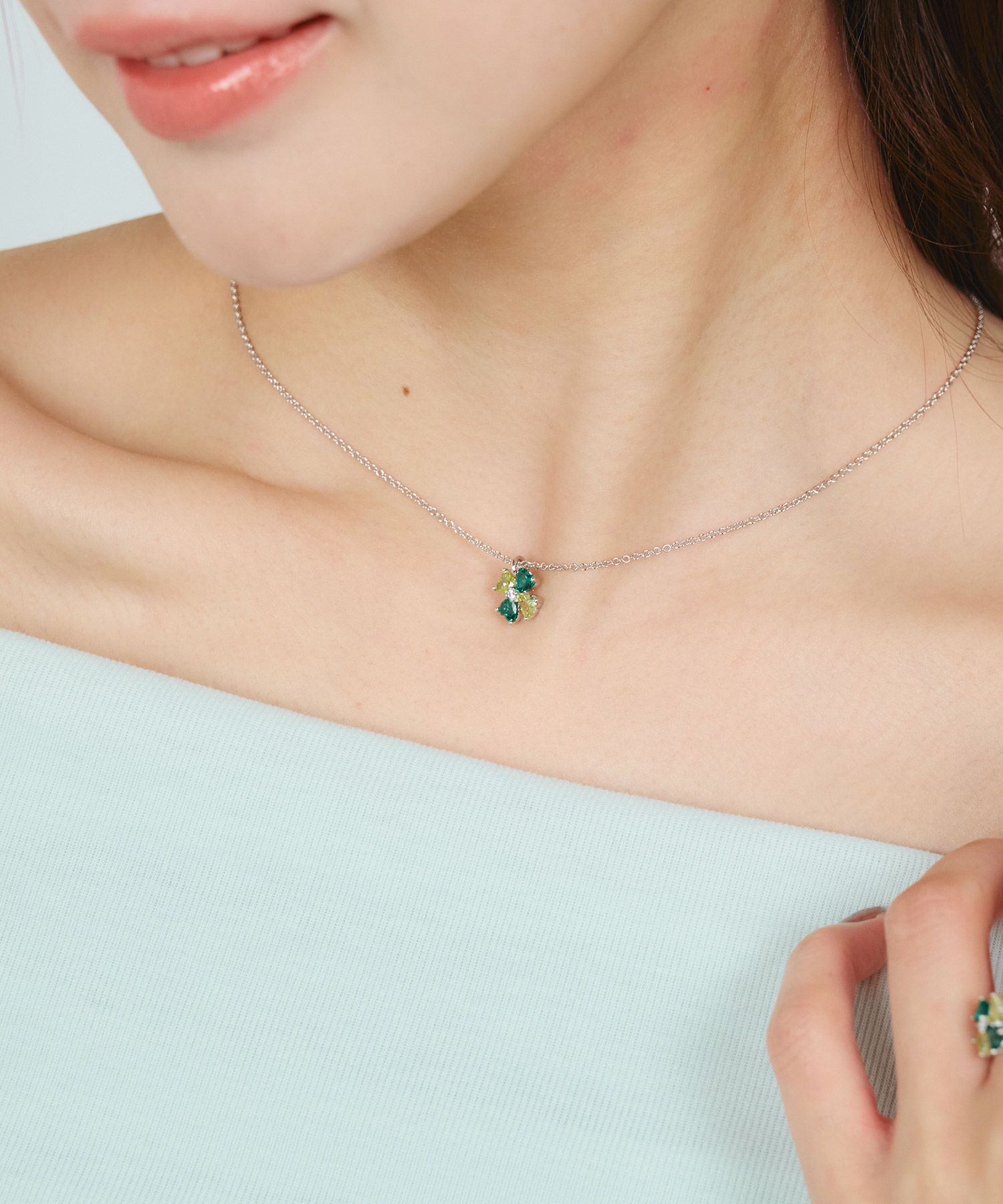 クローバービジューペンダント