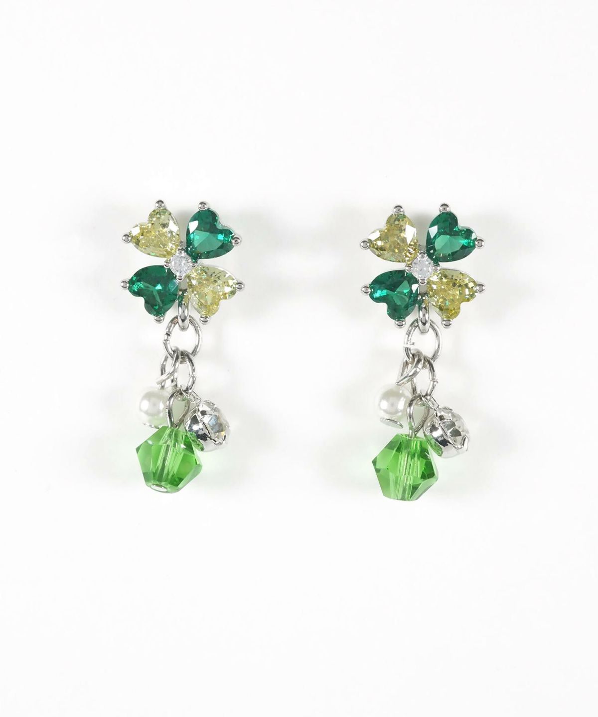 クローバービジューパールチタンポストピアス