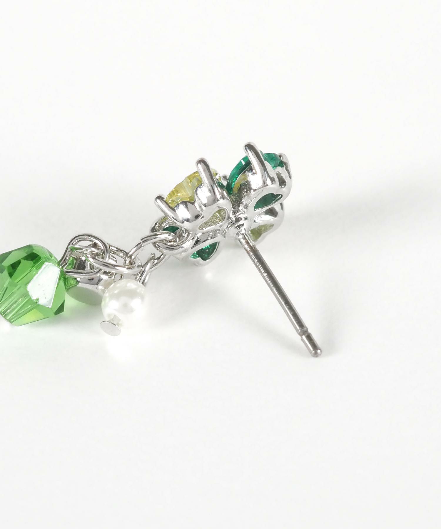 クローバービジューパールチタンポストピアス