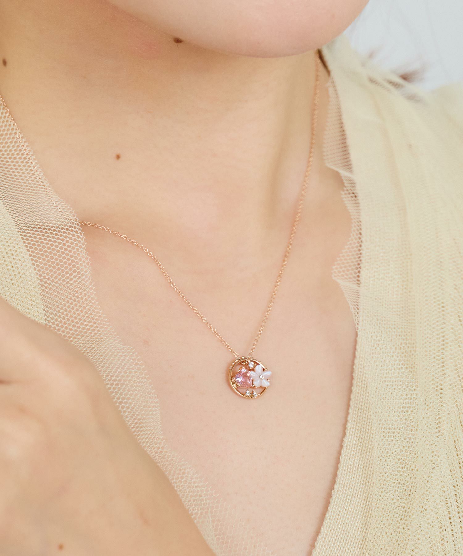 ピンク蝶貝フラワーハートラウンドネックレス