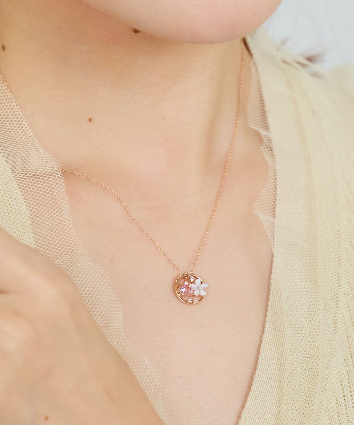 ピンク蝶貝フラワーハートラウンドネックレス