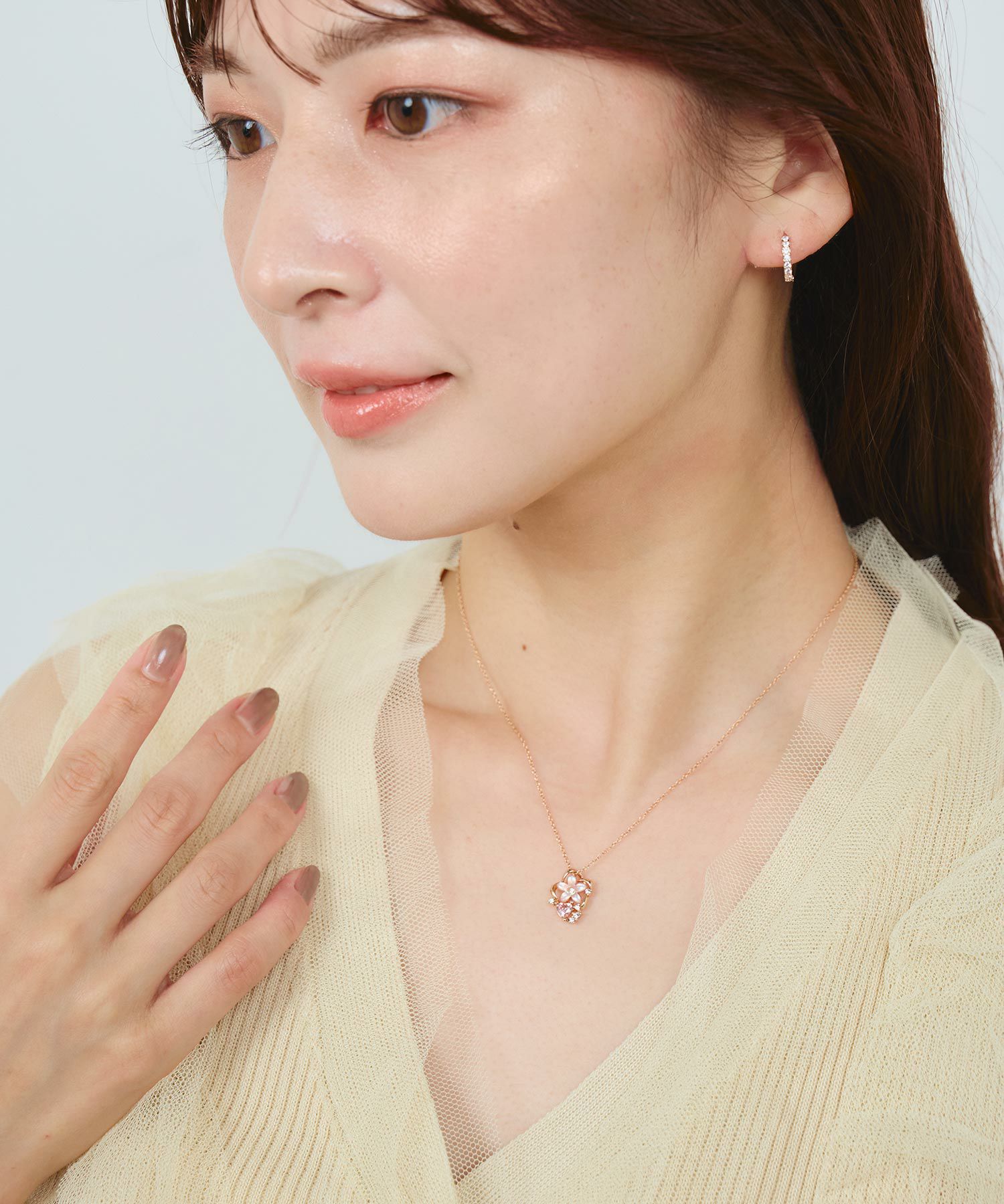 ピンク蝶貝フラワーハートニュアンスネックレス