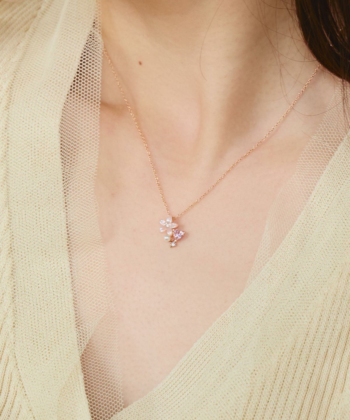 ピンク蝶貝フラワーハートネックレス