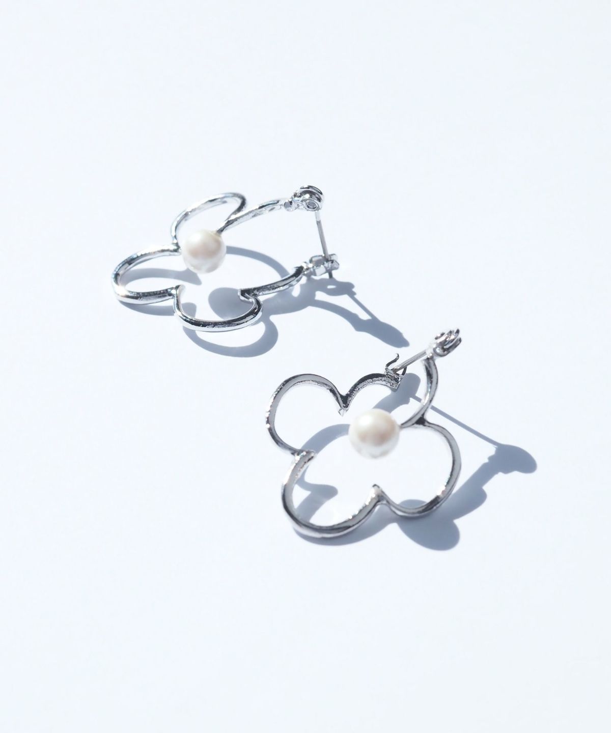 メタルラインフラワーピュアチタンポストピアス【ISS】