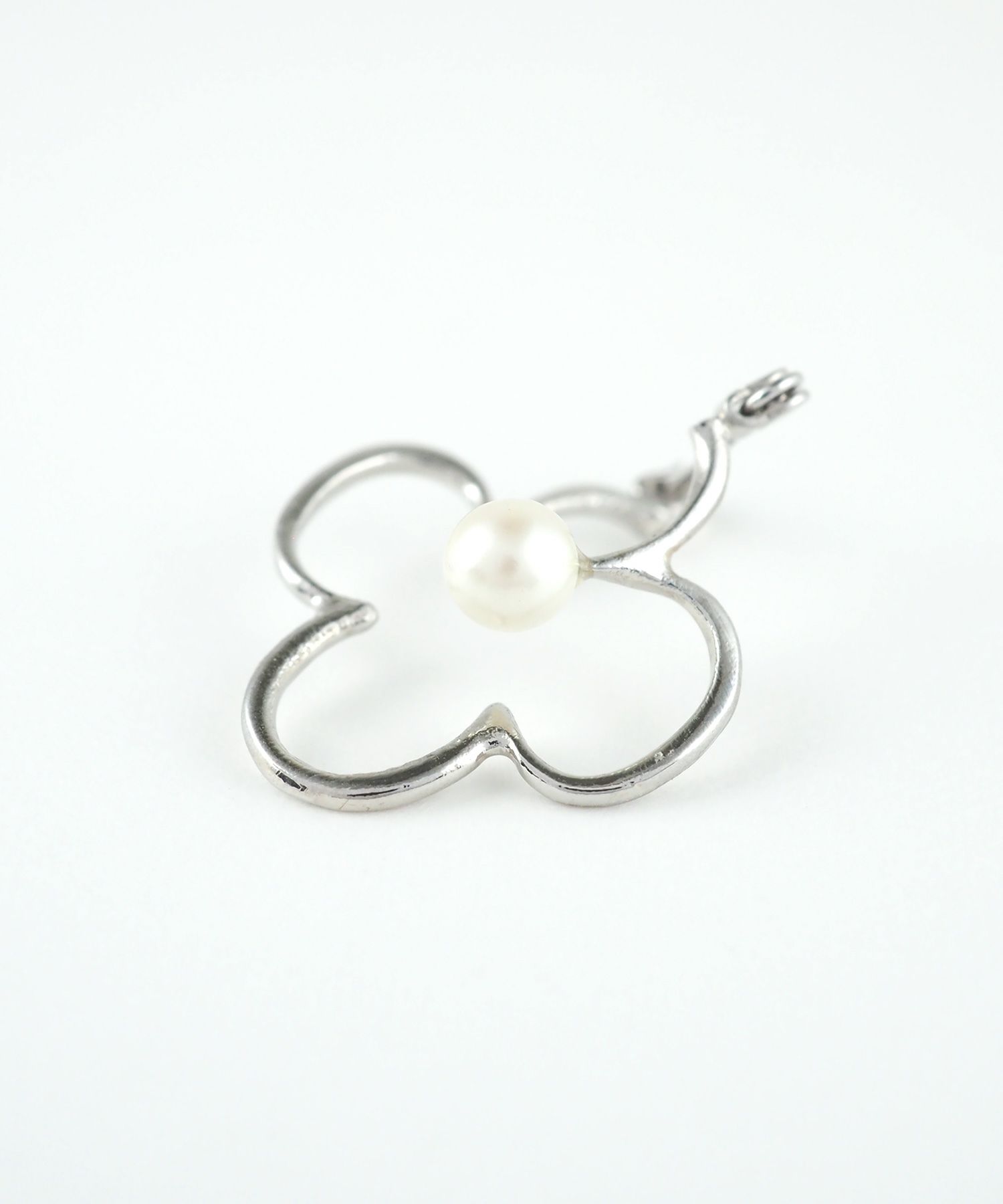 メタルラインフラワーピュアチタンポストピアス【ISS】