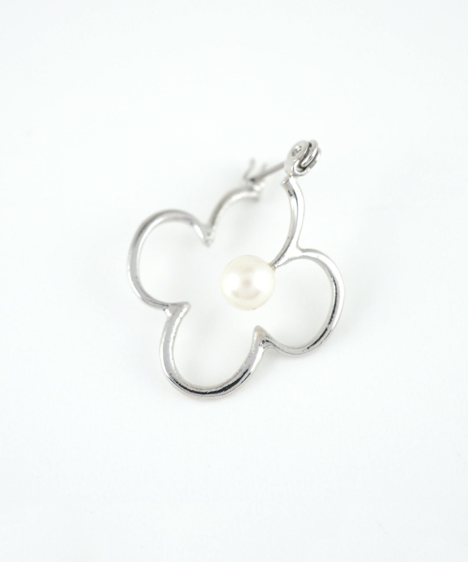 メタルラインフラワーピュアチタンポストピアス【ISS】