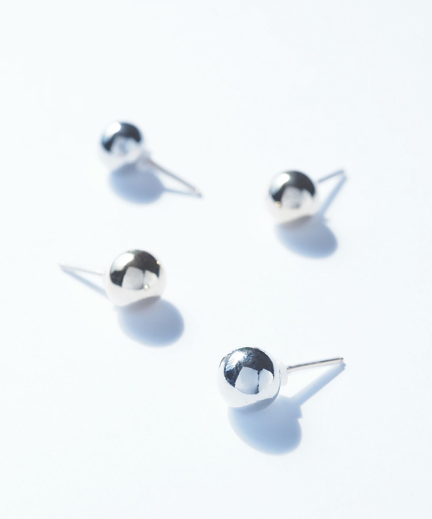 ミニメタルボール樹脂コーティングポストピアス【ISS】