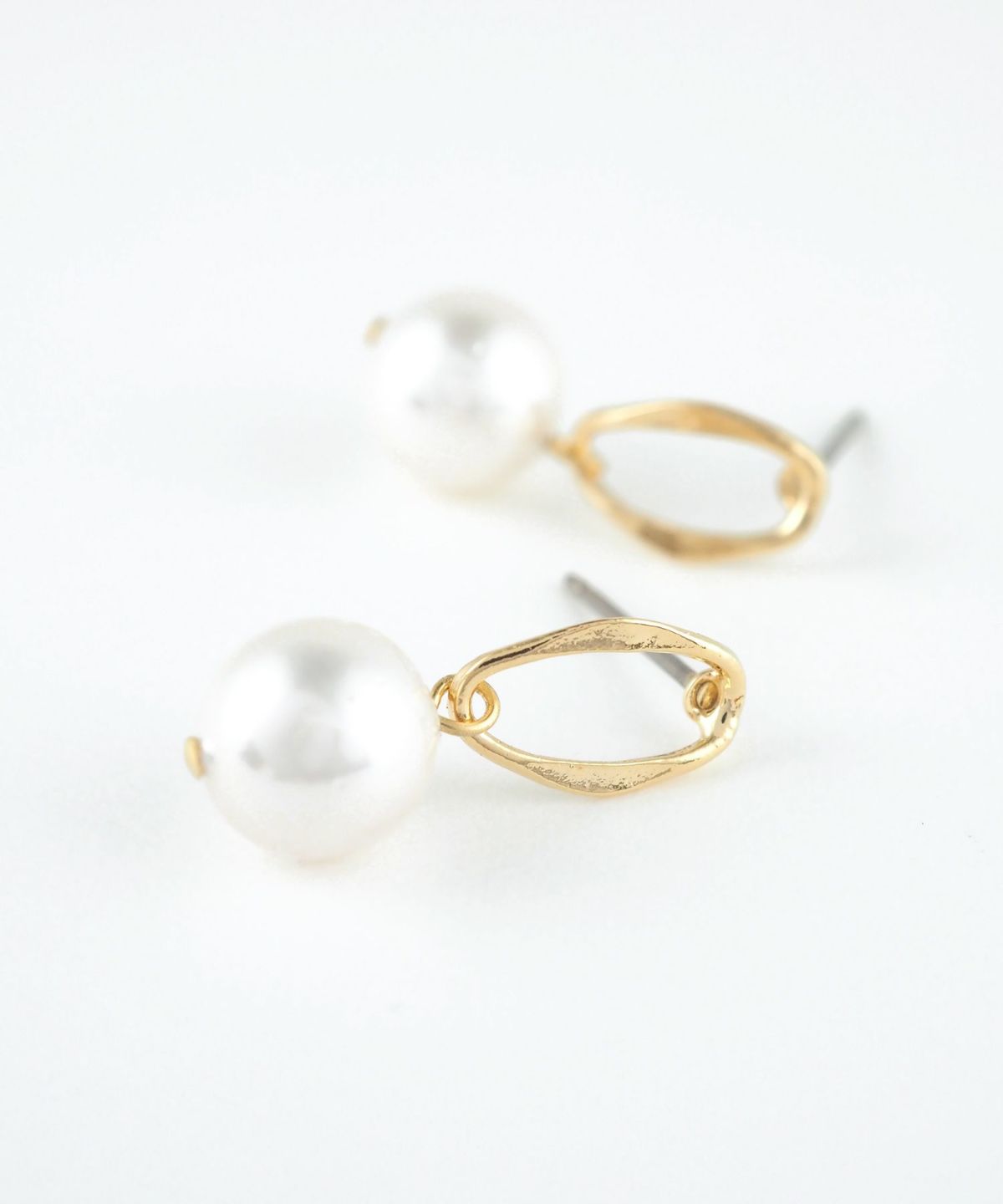 オーバルメタルラインパールピュアチタンポストピアス【ISS】