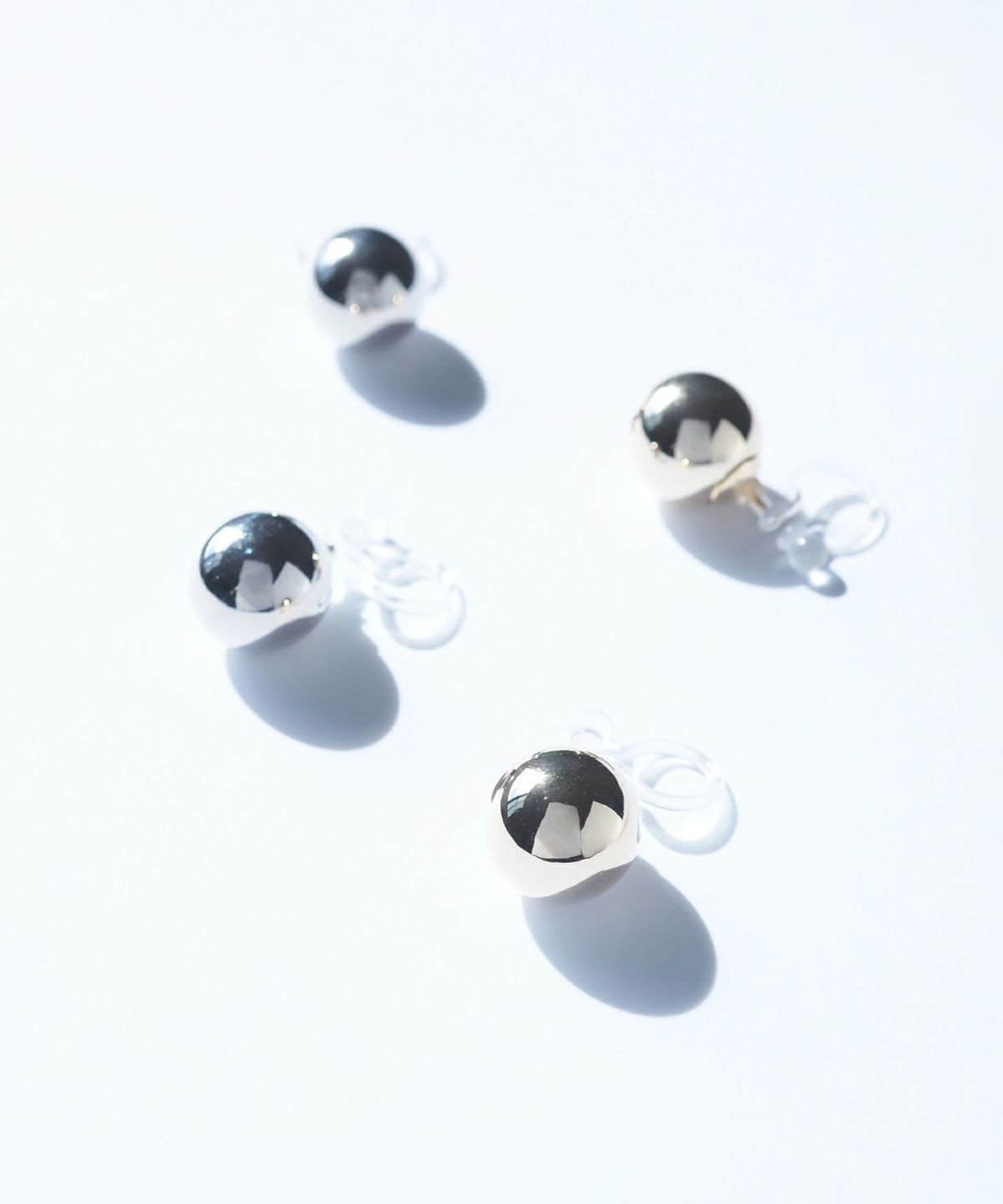 メタルボール樹脂ノンホールイヤリング【ISS】