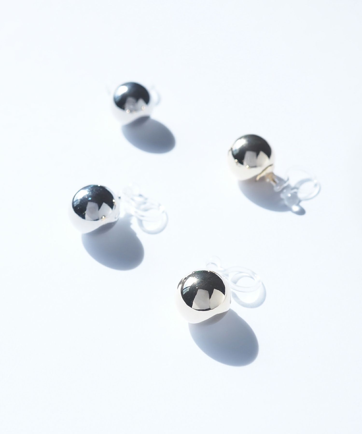 メタルボール樹脂ノンホールイヤリング【ISS】