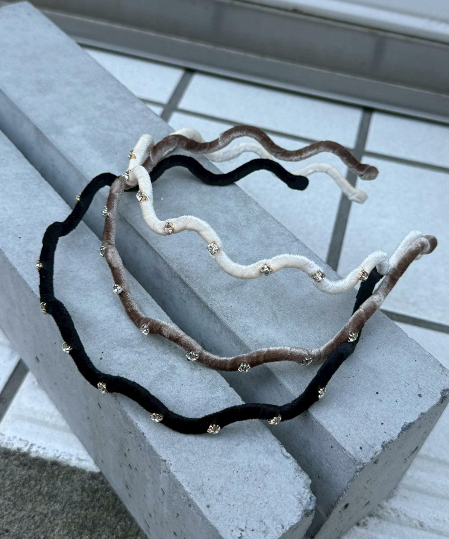 ストーン付きウェーブベロアカチューシャ【Grace】