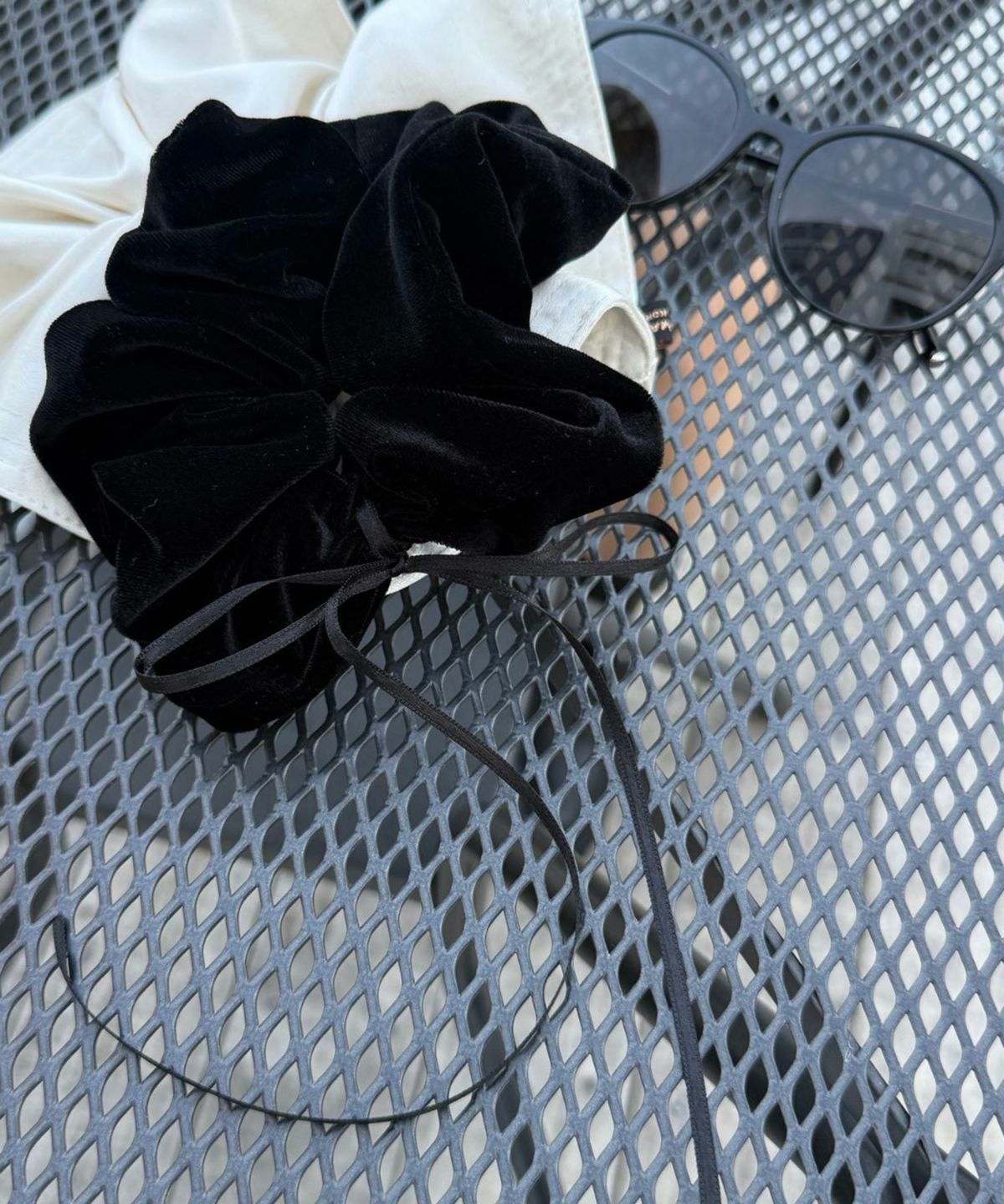 スリムリボン付きベロアシュシュ【Grace】