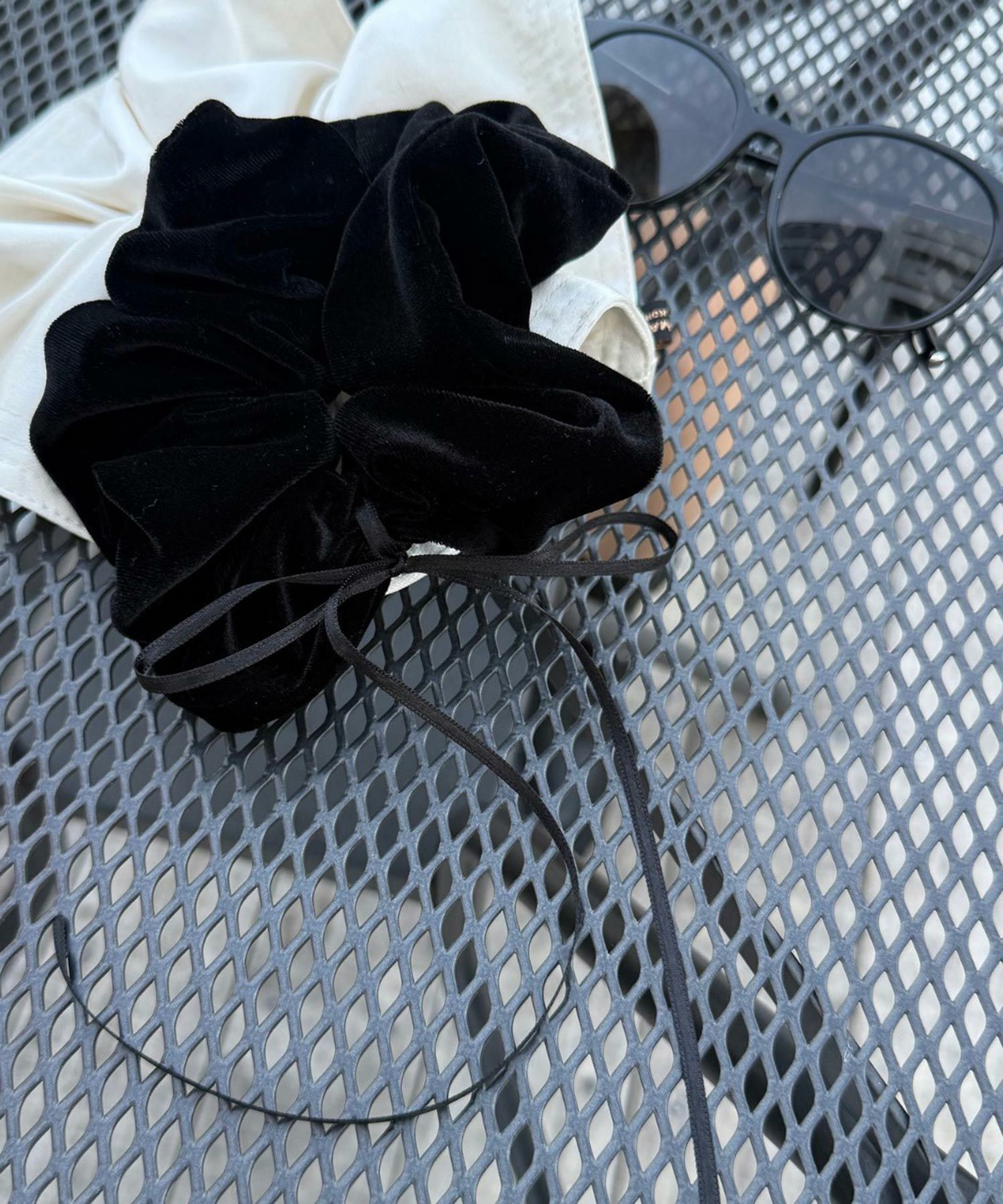 スリムリボン付きベロアシュシュ【Grace】