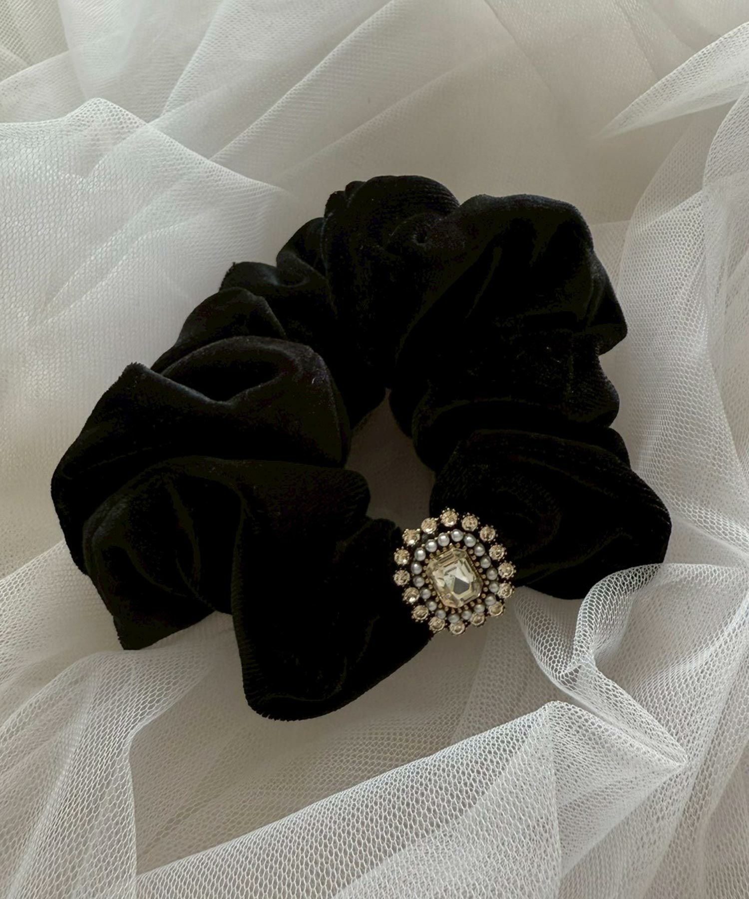 ビジュー付きベロアシュシュ【Grace】