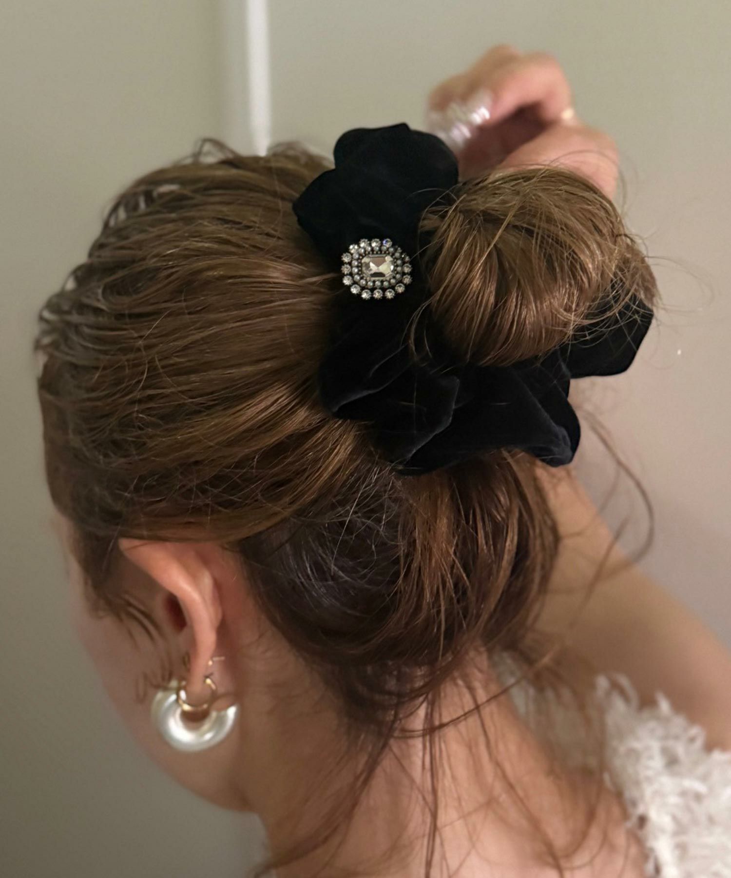 ビジュー付きベロアシュシュ【Grace】