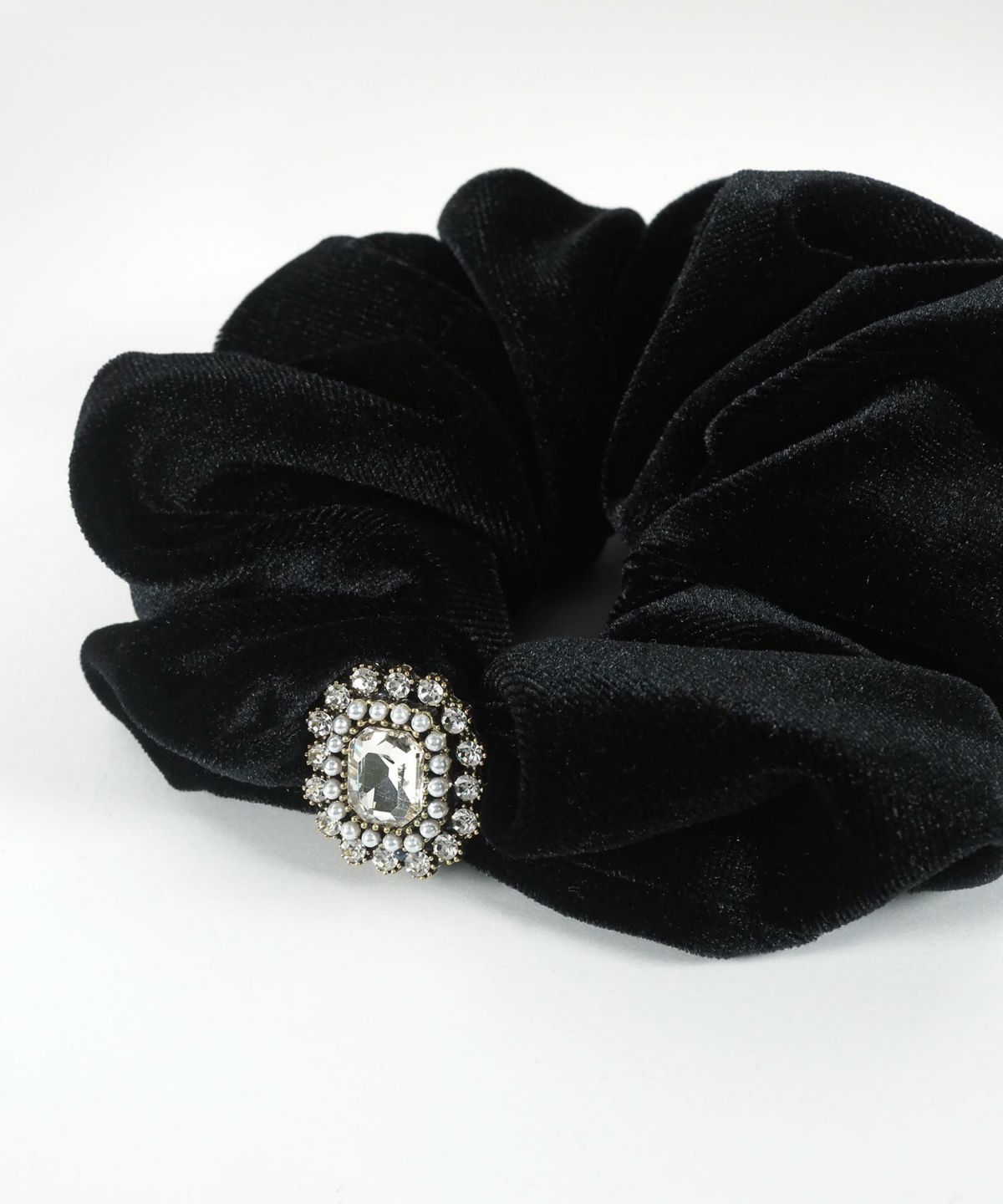 ビジュー付きベロアシュシュ【Grace】