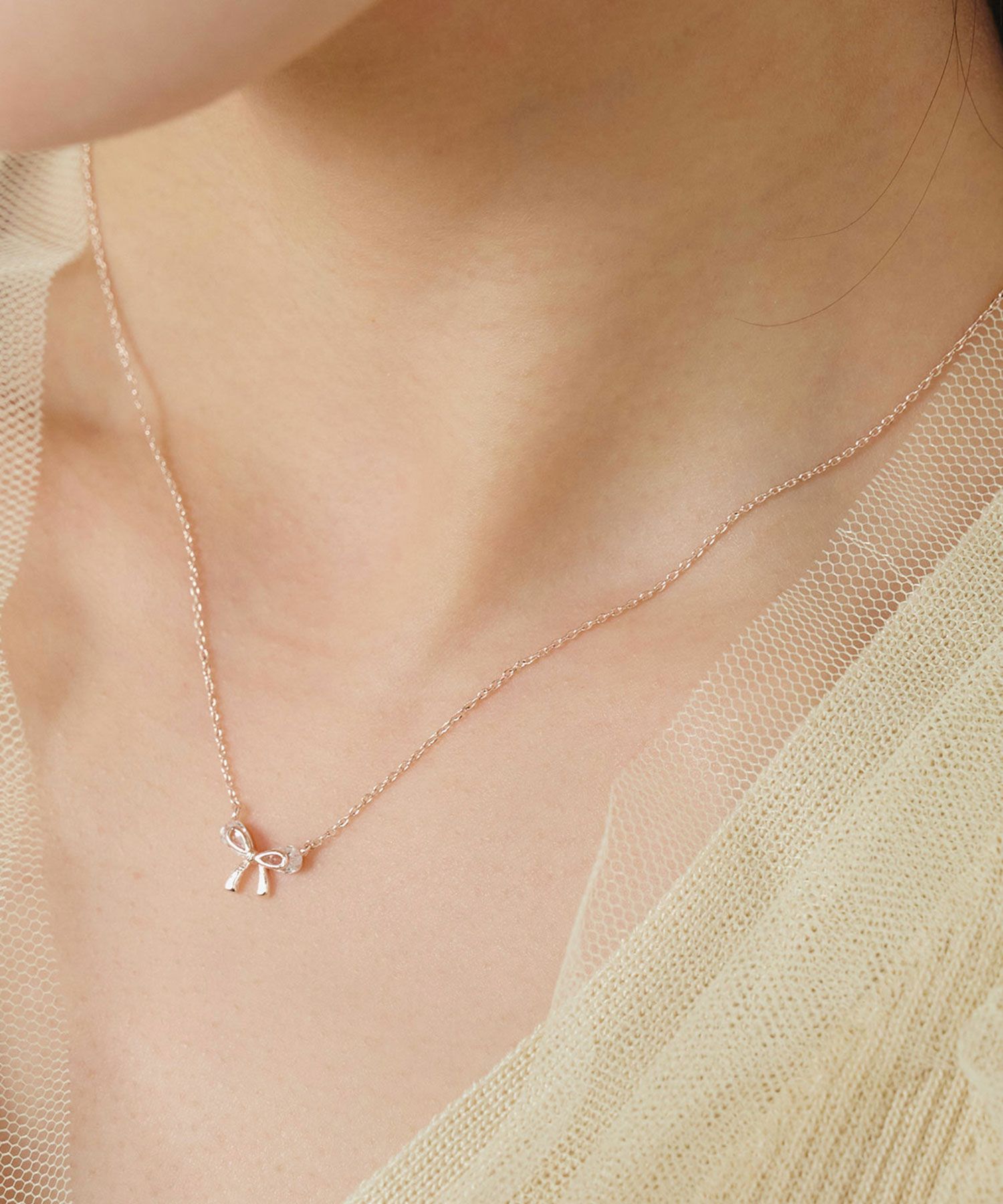 キュービックメタリックリボンネックレス