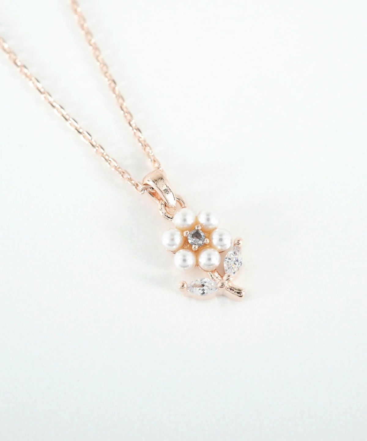 パールフルールネックレス