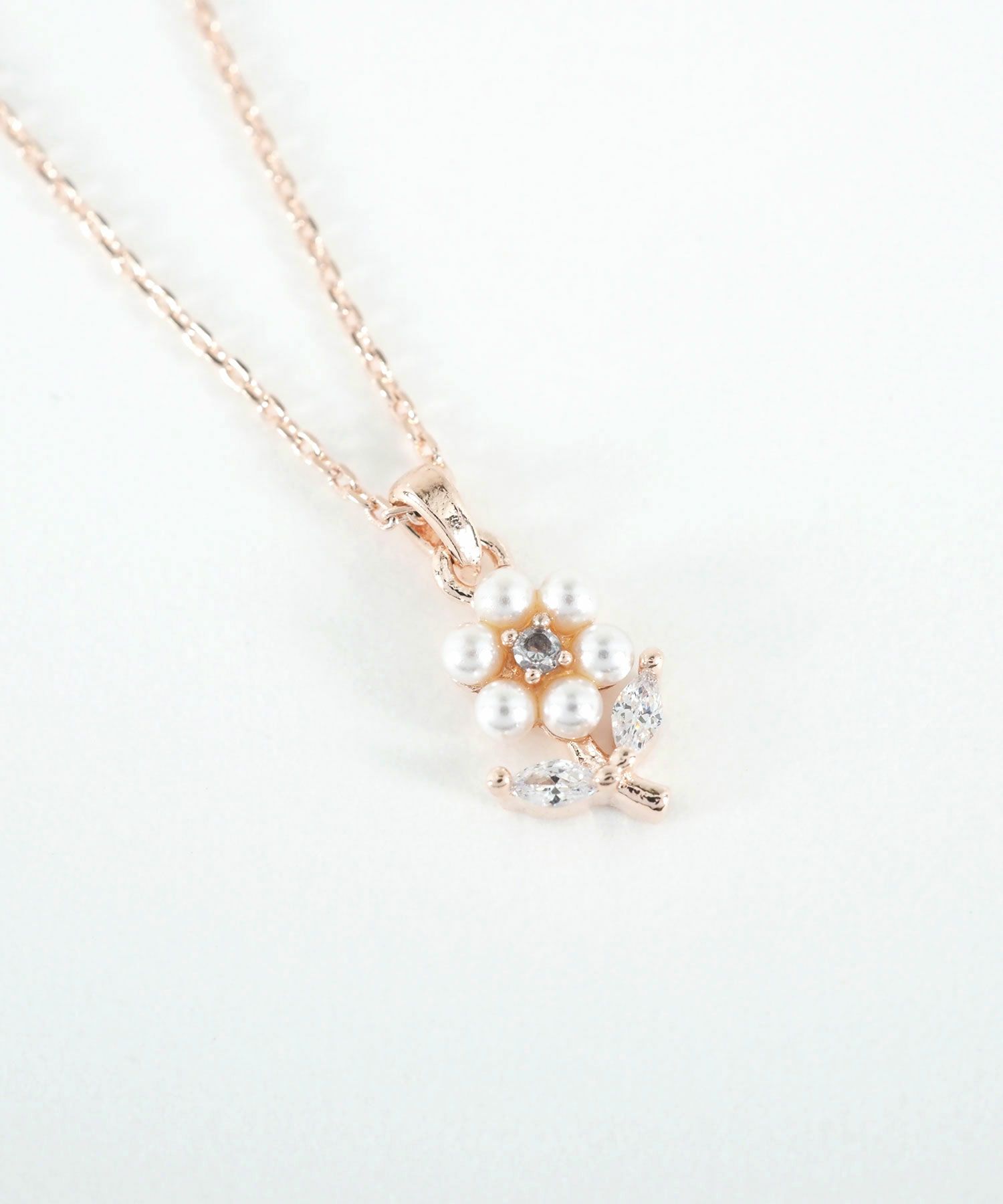 パールフルールネックレス