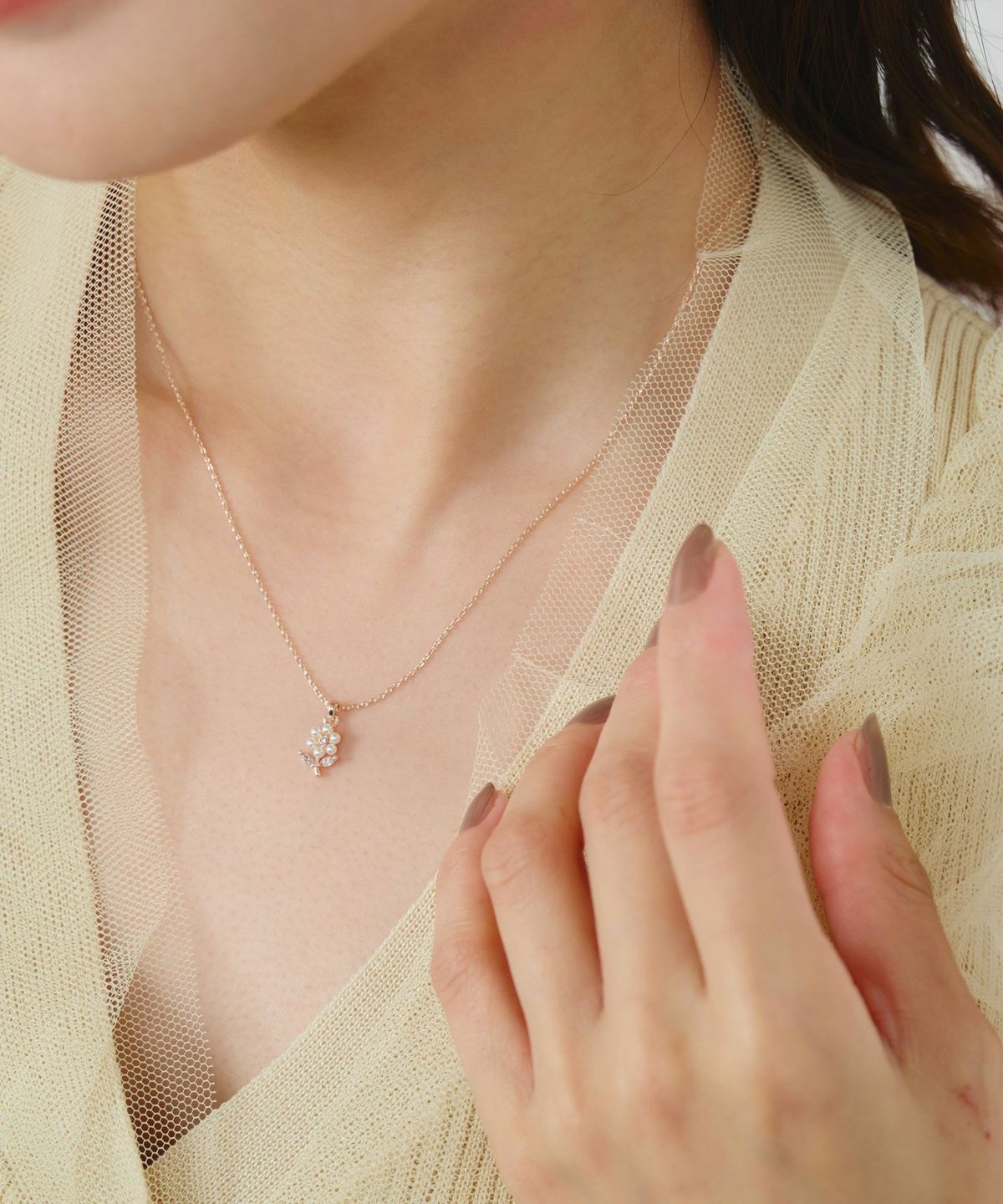 パールフルールネックレス