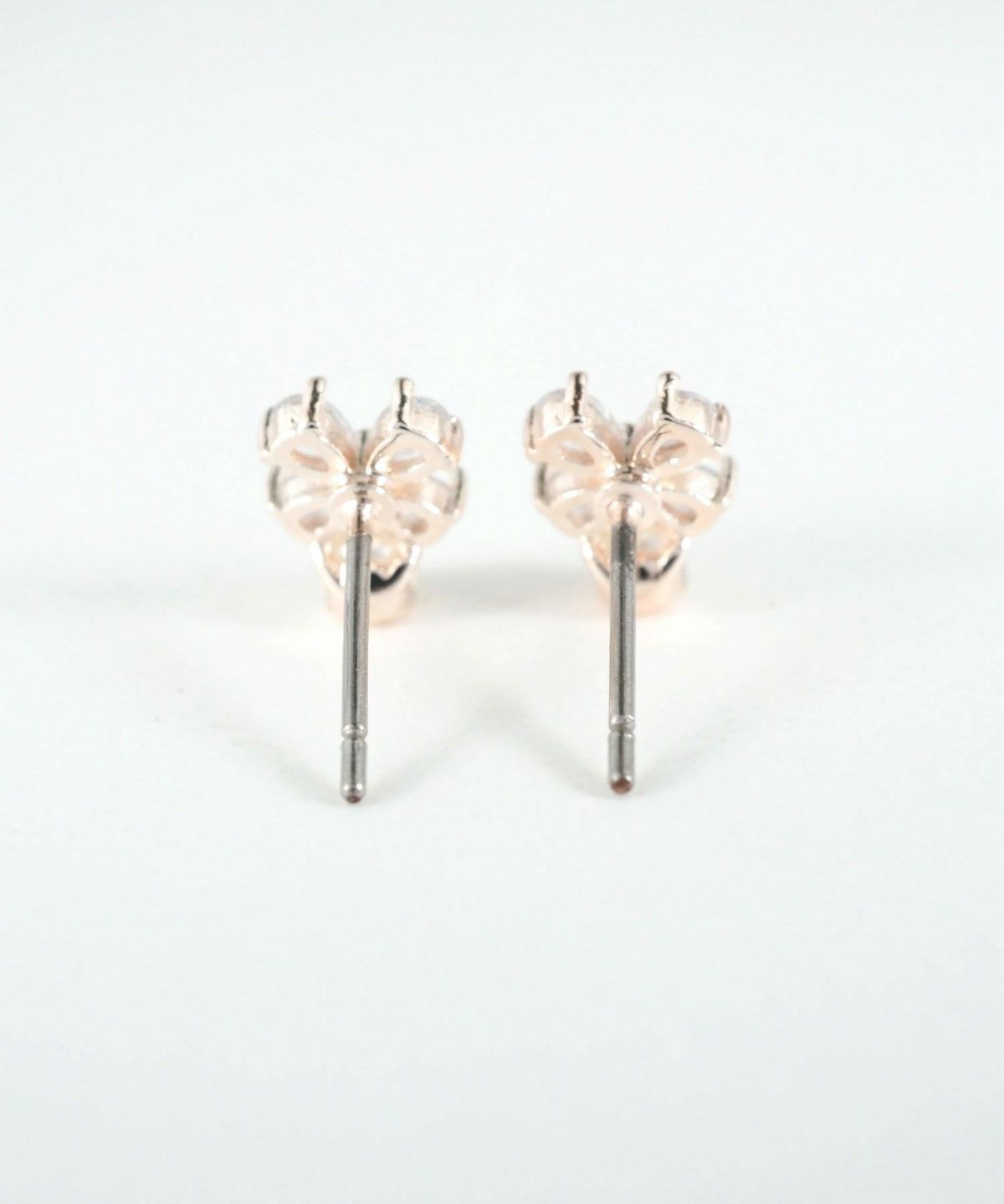 キュービッククローバーパールチタンポストピアス