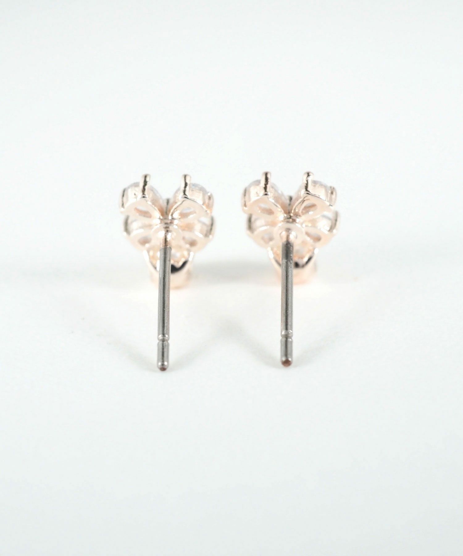 キュービッククローバーパールチタンポストピアス