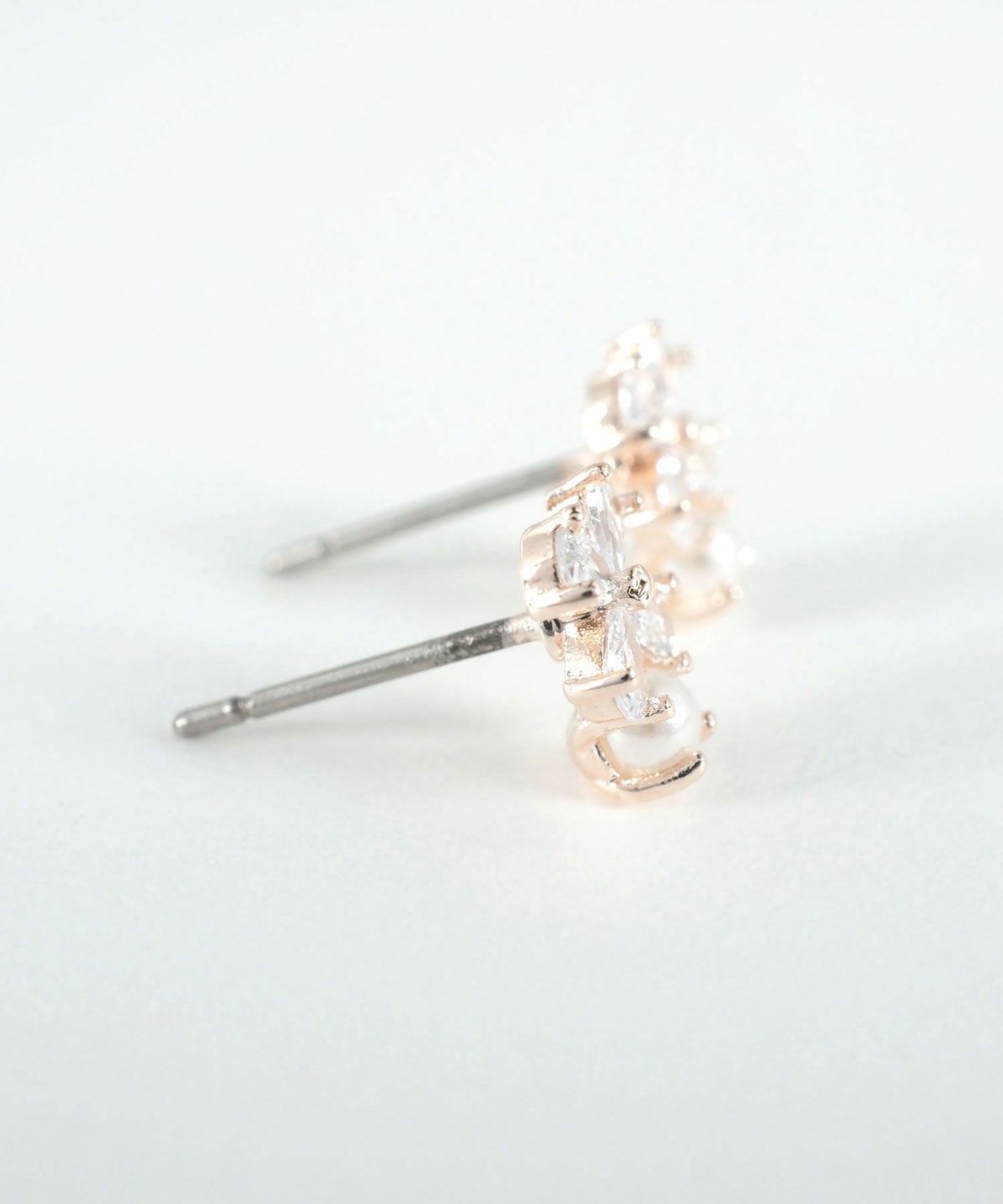 キュービッククローバーパールチタンポストピアス