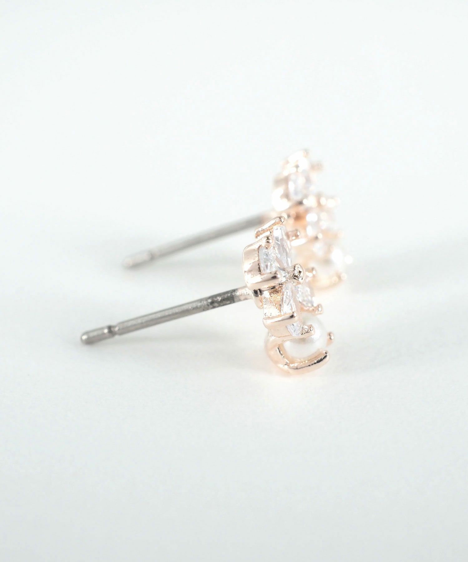 キュービッククローバーパールチタンポストピアス