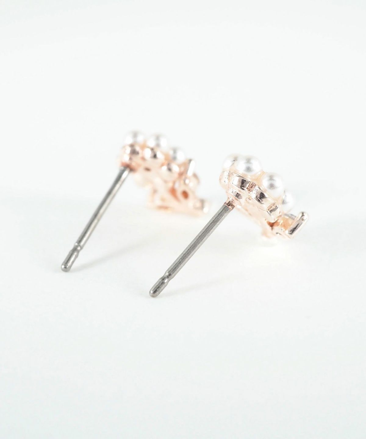 パールフルールチタンポストピアス
