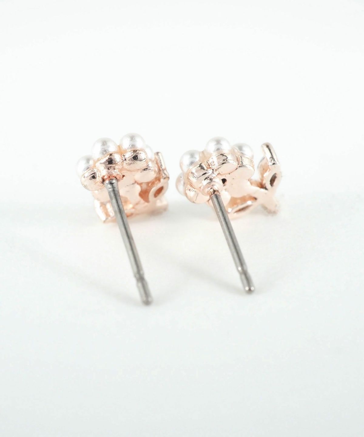 パールフルールチタンポストピアス