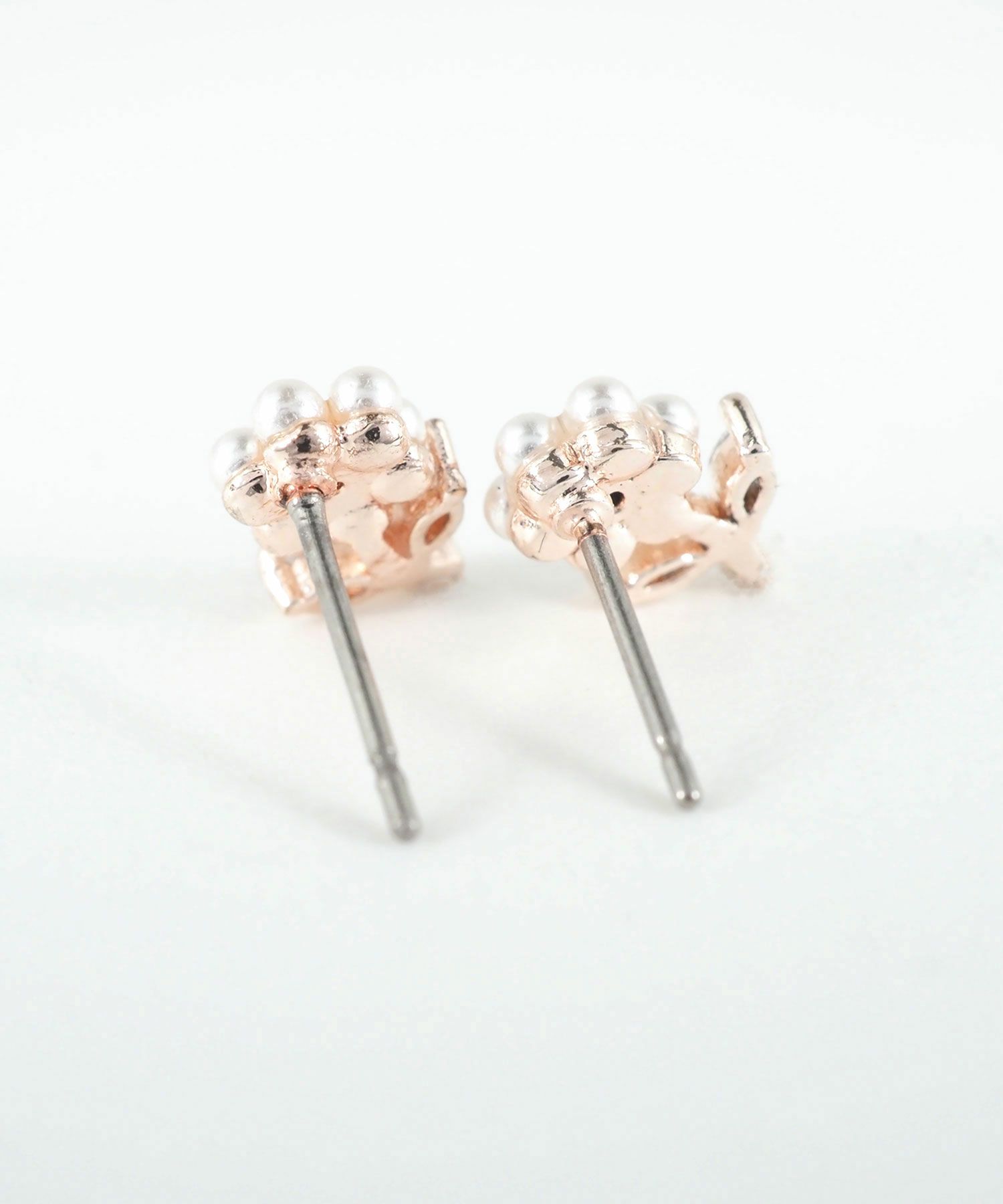 パールフルールチタンポストピアス